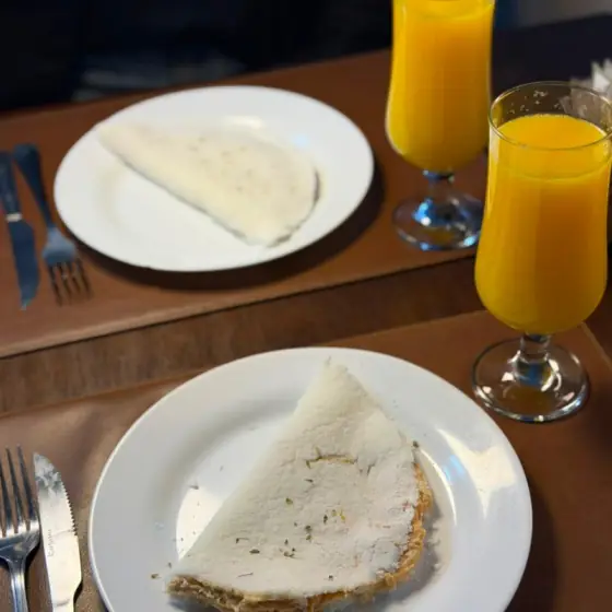 Tapioca de frango com suco